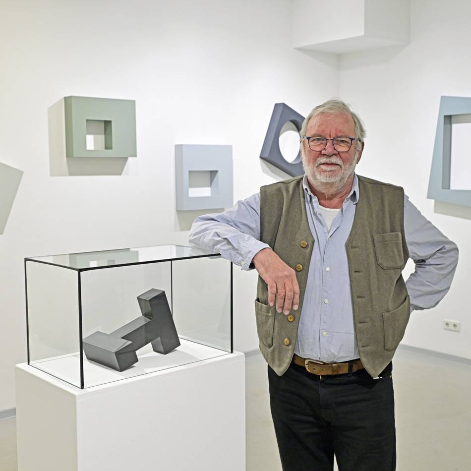 Ausstellung in Mönchengladbach: Wolfgang Hahn spielt mit Licht, Schatten und Graupappe