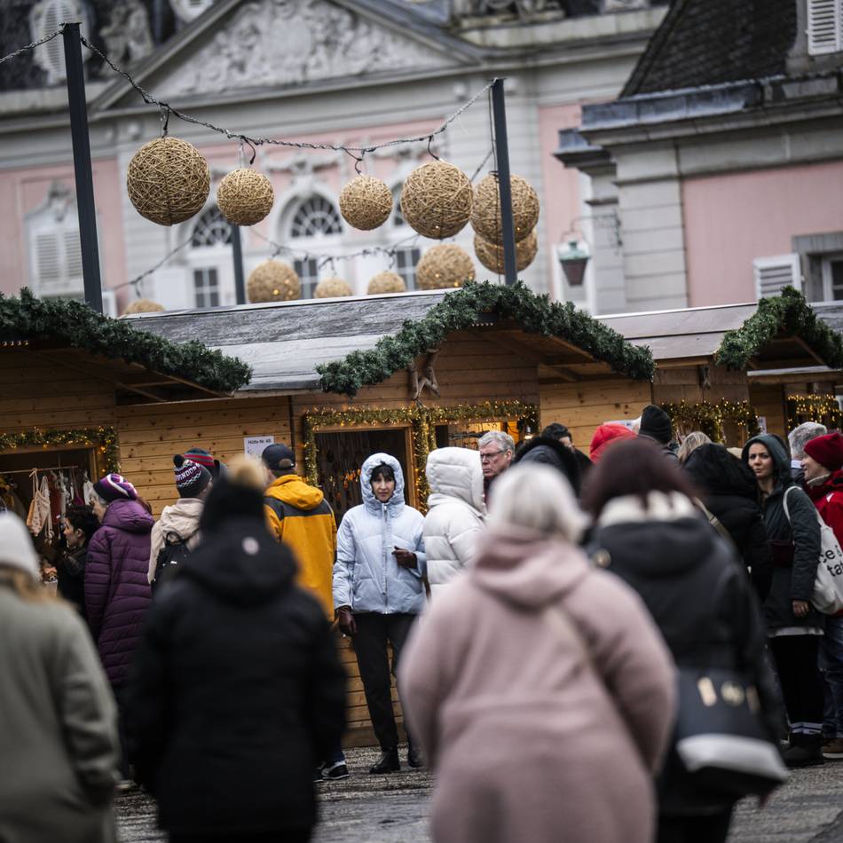 Am Benrather Schloss: Glühwein online bestellen – so funktioniert der Service auf dem Weihnachtsmarkt