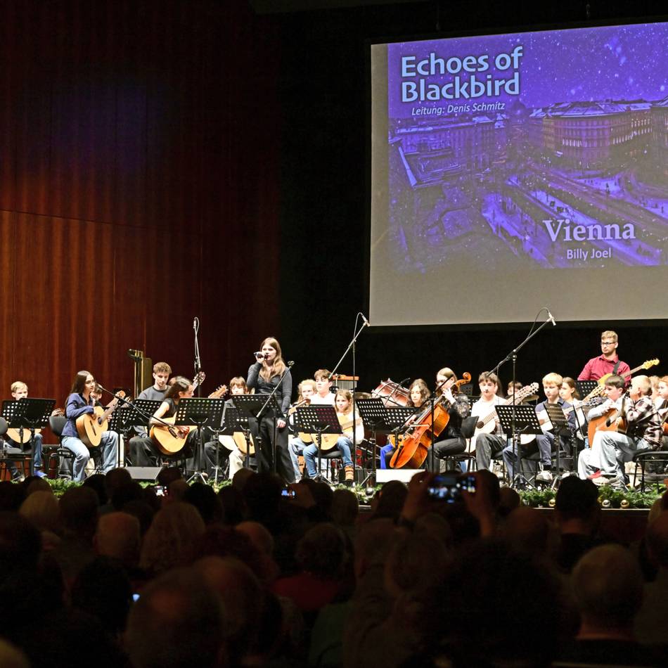 Konzert in Mönchengladbach: Musikschüler stimmen in der Kaiser-Friedrich-Halle auf Weihnachten ein