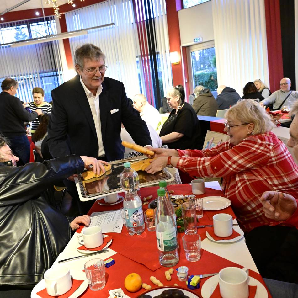 Feier in Rheydt: Musik, Geschenke und Hoffnung beim Weihnachtsfest des Arbeitslosenzentrums