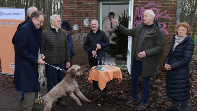 Neues Kunstprojekt im Vorster Wald: Aus dem Trafohaus ist ein kleines Museum geworden