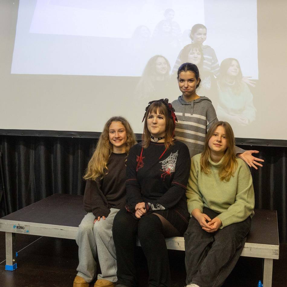 Theateraufführung in Krefeld: Die Welt hinter dem Spiegel