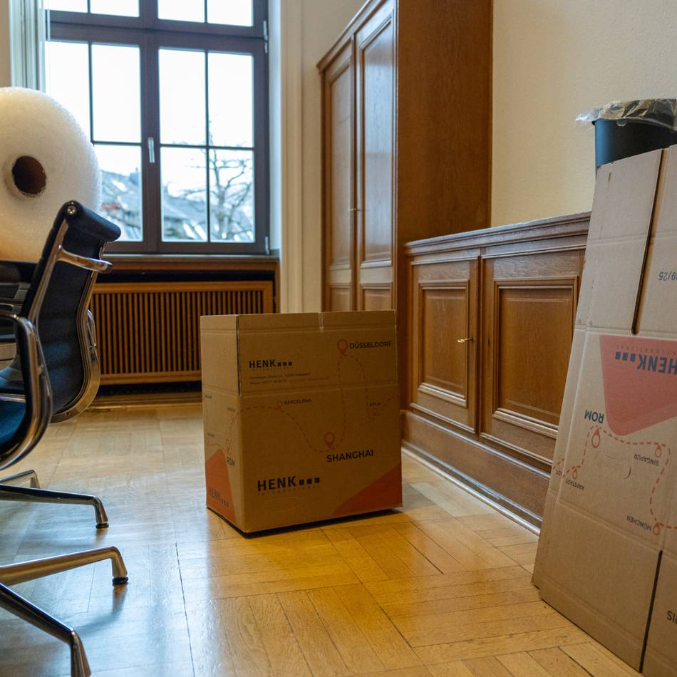 Neusser Bürgermeister zieht in Sparkasse um: „Weil da noch Geld ist“