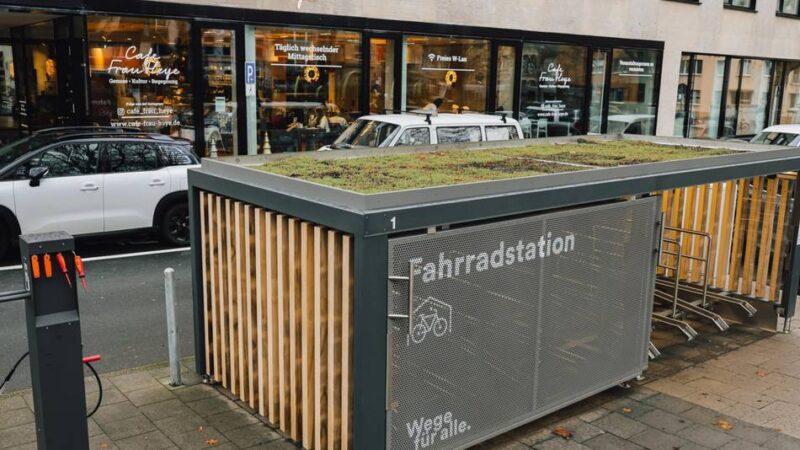 Verkehrsprojekt in Düsseldorf: Erste Mobilitätsstation im Stadtteil Gerresheim eröffnet