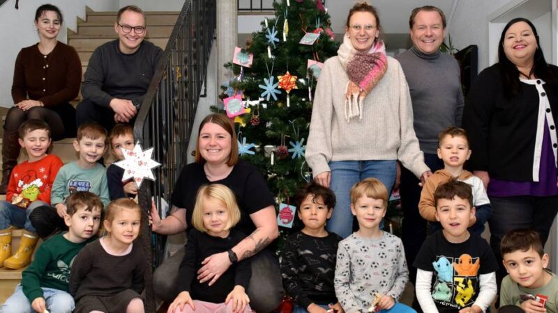 Aktion im Rathaus-Foyer: Wunschbaum sorgt für leuchtende Augen in Rommerskirchen