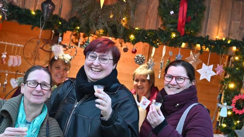 Radevormwalder Innenstadt: Beim Weihnachtsmarkt herrschte Hochbetrieb