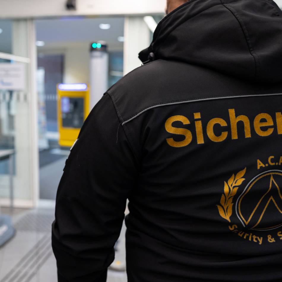 Kommentar zum Metalldetektor im Neusser Bürgeramt: Bitter, aber leider nötig