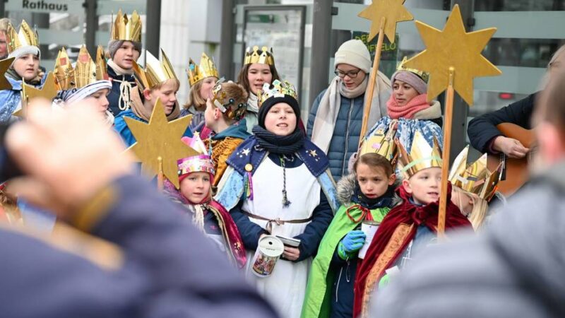 Sternsinger unterwegs in Wermelskirchen: Der Segen kommt mit einer klaren Botschaft