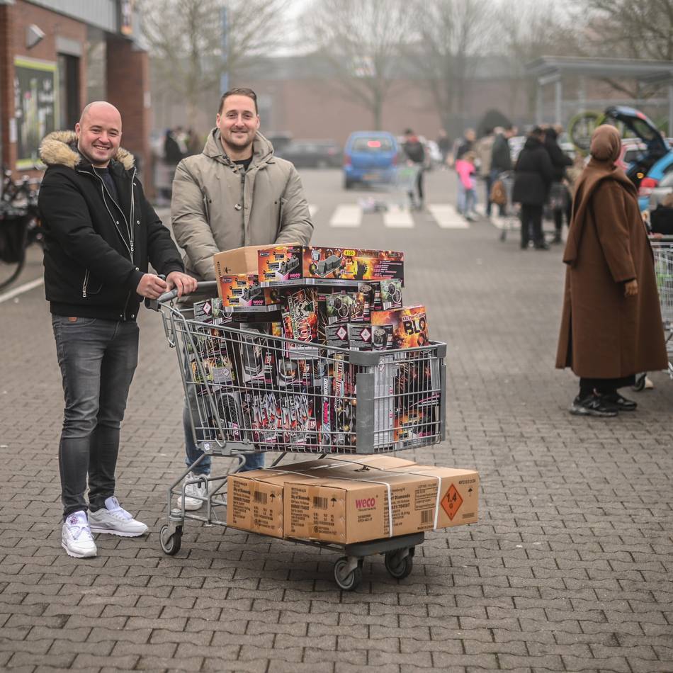 Niederländer kommen in Scharen: Der Feuerwerksansturm beginnt im Kleverland schon um 0.01 Uhr