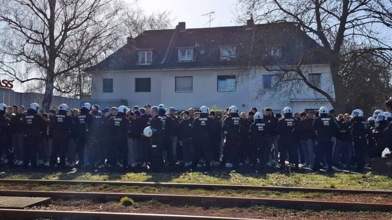 Die meistgelesenen Fortuna-Artikel, Platz drei: Als fast 500 Fans in Köln von der Polizei eingekesselt wurden