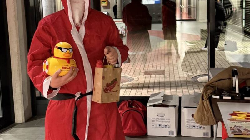 Gemeinschaft in Kamp-Lintfort: DLRG spendet 541 Euro an Familienzentrum „Weltenbummler“