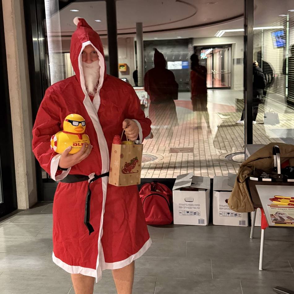 Gemeinschaft in Kamp-Lintfort: DLRG spendet 541 Euro an Familienzentrum „Weltenbummler“