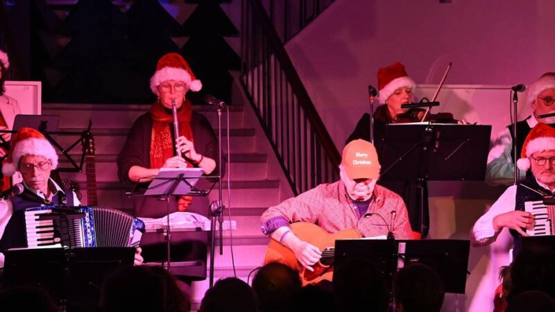 Konzert der Hückeswagener Band „No. 4 Mill Street“: Volles Haus zur irisch-schottischen Weihnacht