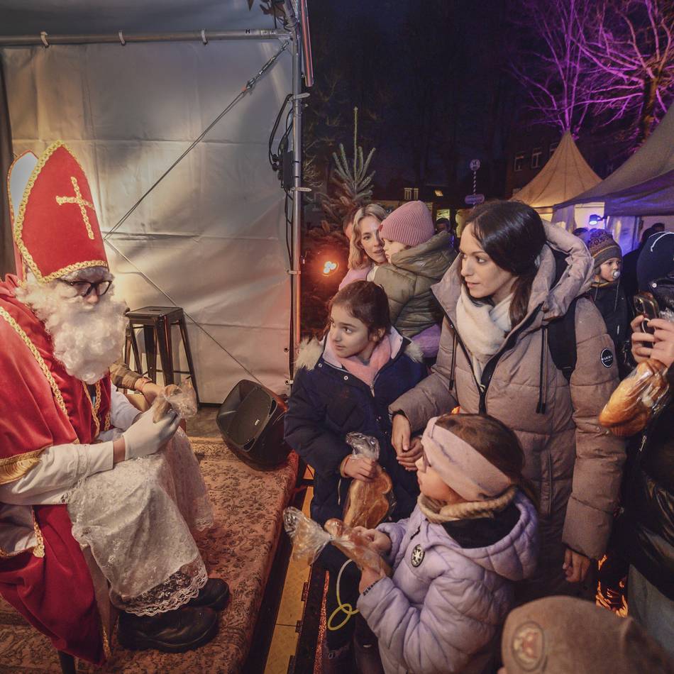 Hüttendorf auf dem Kirchplatz: Wie der Kalkarer Nikolausmarkt die Besucher begeistert hat