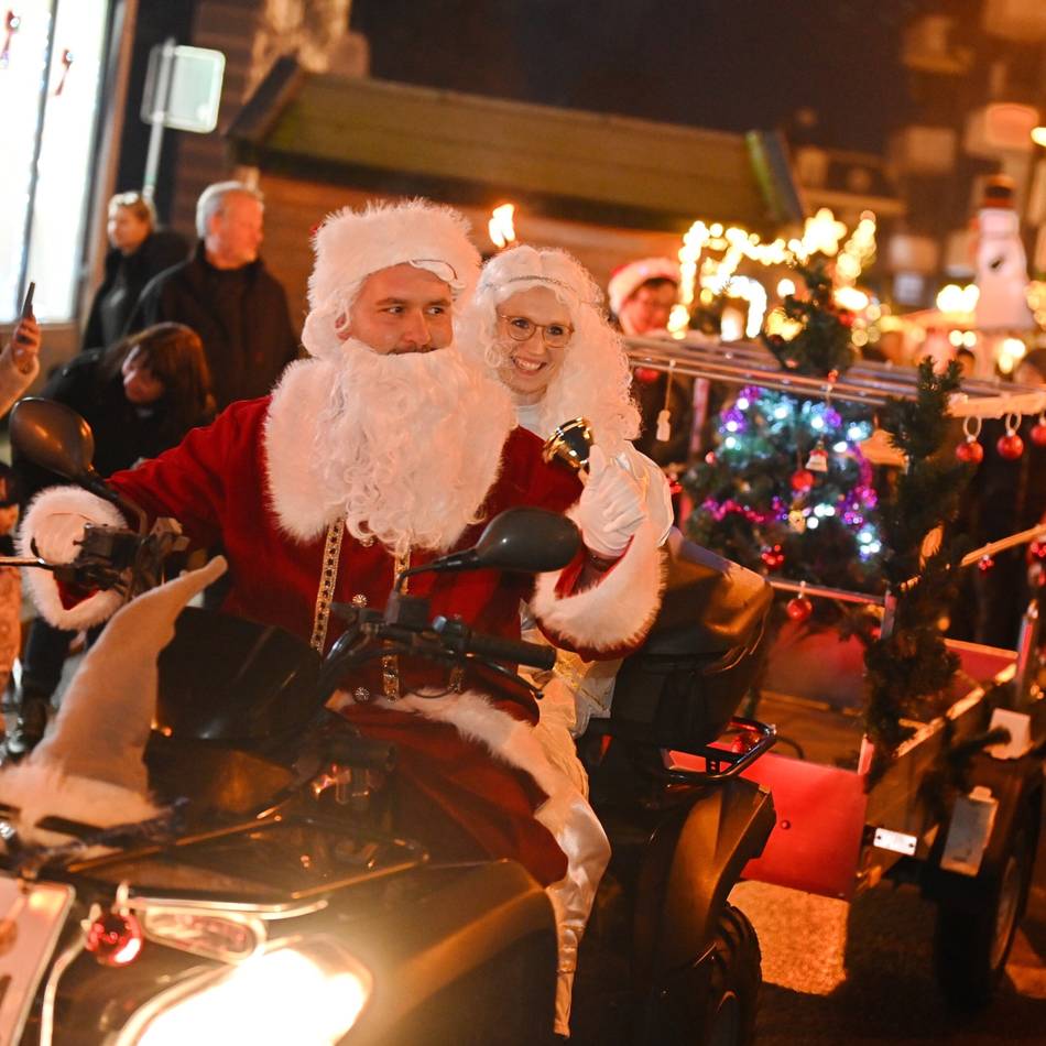 Adventsmarkt in Hückeswagen: Hüttenzauber glänzt selbst bei Regen
