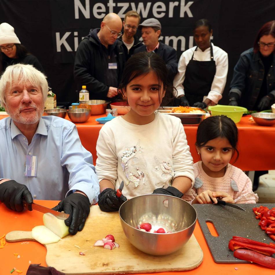 Aktionstag in der Rathausgalerie: Gemeinsam kochen gegen Kinderarmut