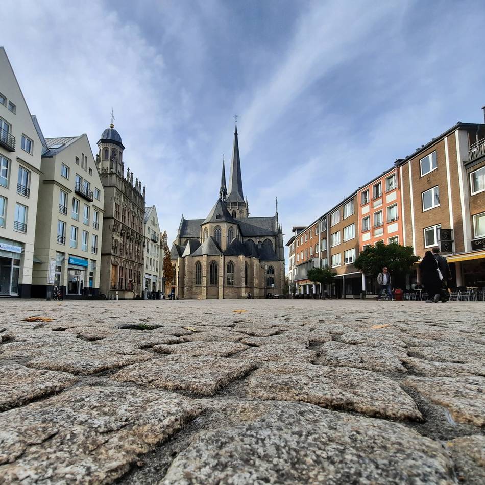Ende der „Holperstrecke“ nach 35 Jahren: Was Wesel tun will, damit der holprige Marktplatz endlich barrierefrei wird