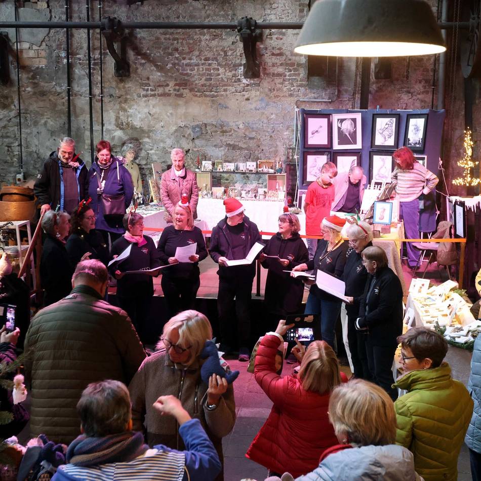 Weihnachtsbasar im Industriemuseum: Der Leverkusener Sensenhammer hat jetzt auch einen Chor