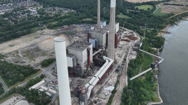Noch vor Weihnachten: Wumms und weg – Schornstein des Kraftwerks Voerde wird gesprengt