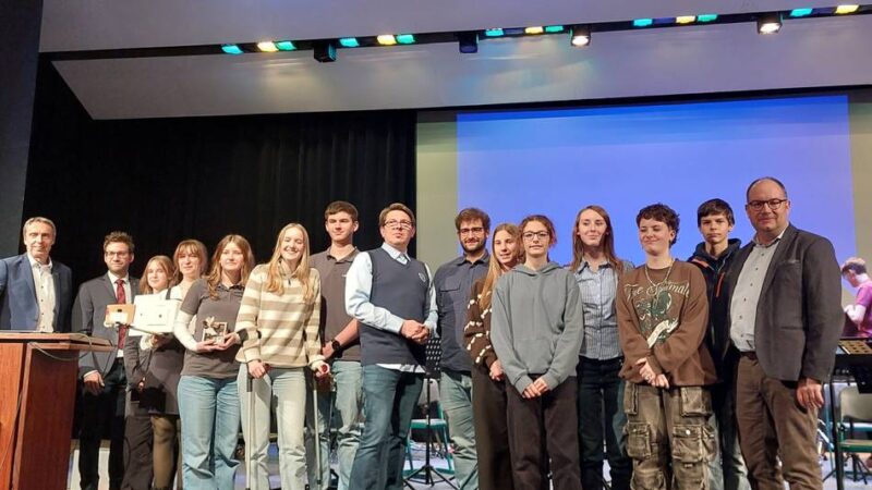 Sparkasse Rhein-Maas in Kleve: Schüler-Unternehmer und Weltraum-Experiment beim Sparkassen-Jubiläum