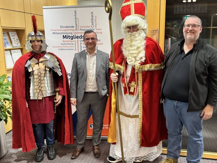 Unterstützung für Tradition: Theaterverein Oeconomia erhält neue Kostüme für St. Martin und Nikolaus