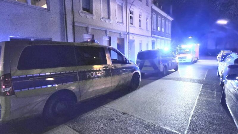 Kriminalität in Mönchengladbach: Polizei findet Mann mit Stichverletzung