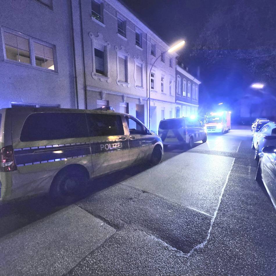 Kriminalität in Mönchengladbach: Polizei findet Mann mit Stichverletzung