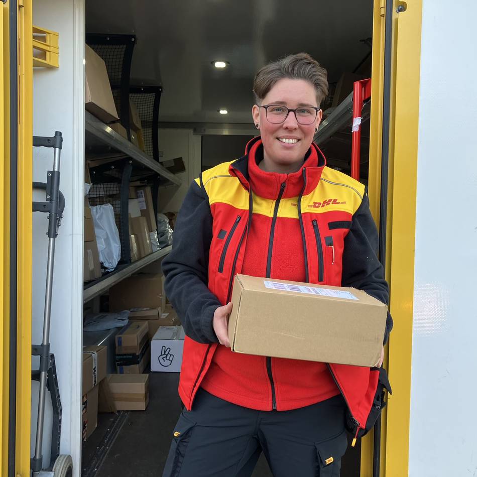 Paketboten in der Weihnachtszeit: „Mit Herz und Seele“ – Wie eine Zustellerin die Päckchenflut meistert