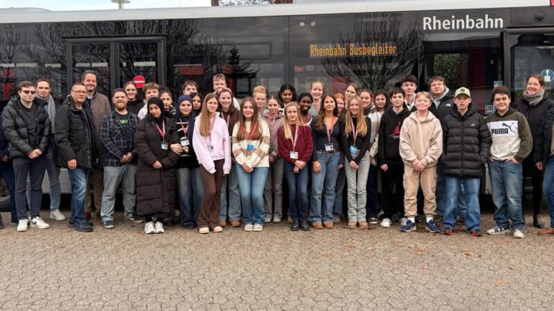 Ehrenamtlicher Einsatz in Meerbusch: Was Busbegleiter fürs Leben lernen