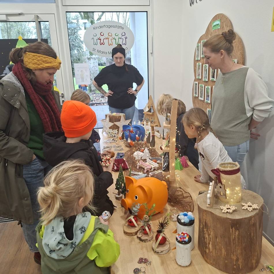 Hilfe für bedürftige Kinder: Sonsbecker Kita unterstützt mit Basar die Wunschbaumaktion