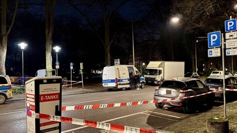 Polizeieinsatz in Krefeld: Blutiger Streit vor dem Landgericht