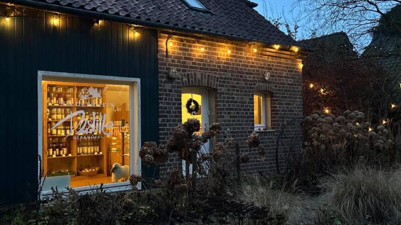 Veranstaltungen in Bedburg-Hau: Cocktails und Hofleuchten bei Berkhöfel und Niederrhein Destille