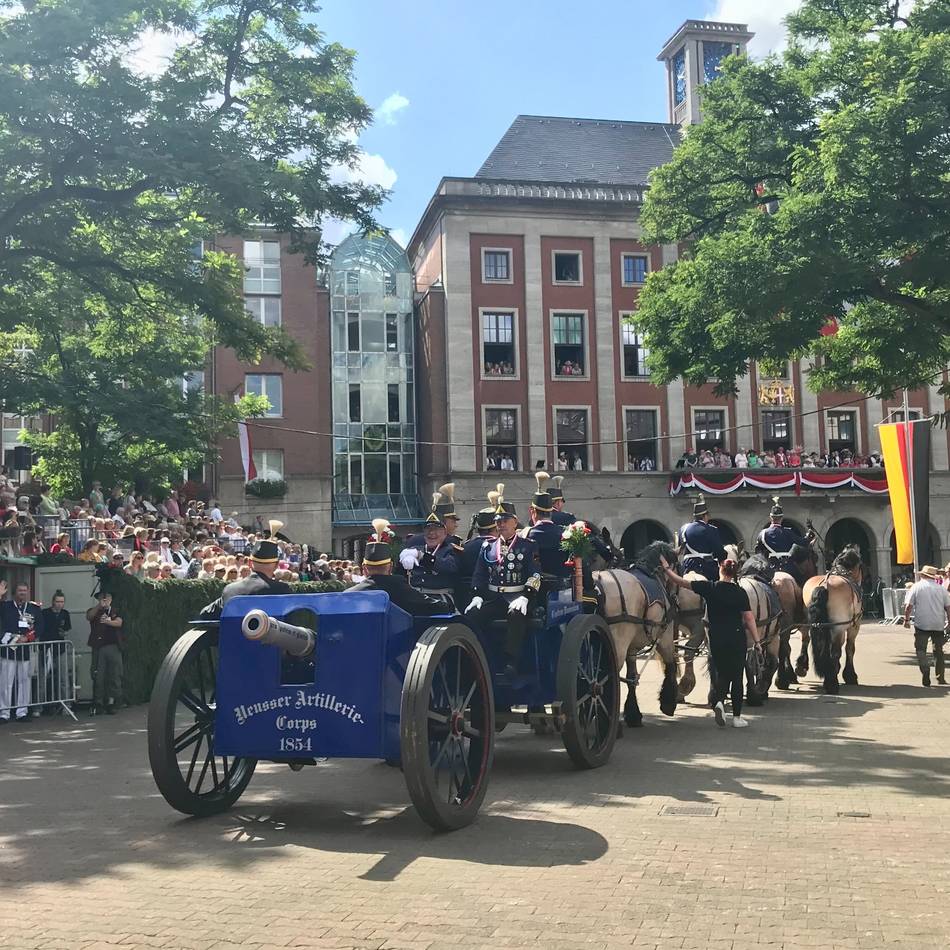 Artilleriekorps Neuss: Doppelehrung für die Zwillingsbrüder Braun