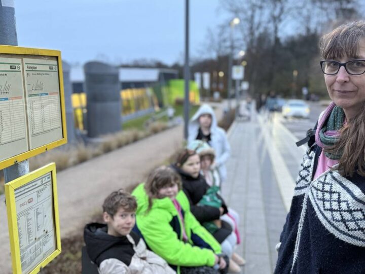 „Mein Geduldsfaden ist gerissen“: Kinder stehen gelassen – Ärger über Busausfälle in Kleve