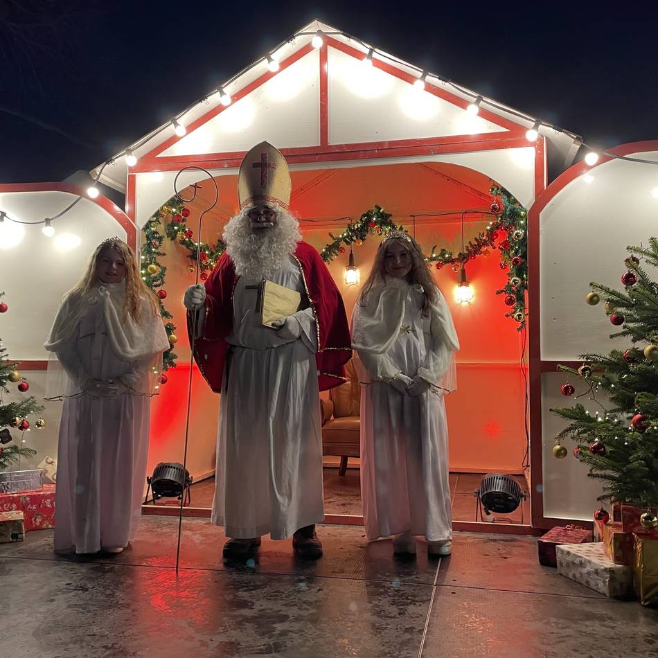 Winter-Event in Wachtendonk: Viele Besucher wollen den Nikolaus auf der Niers sehen