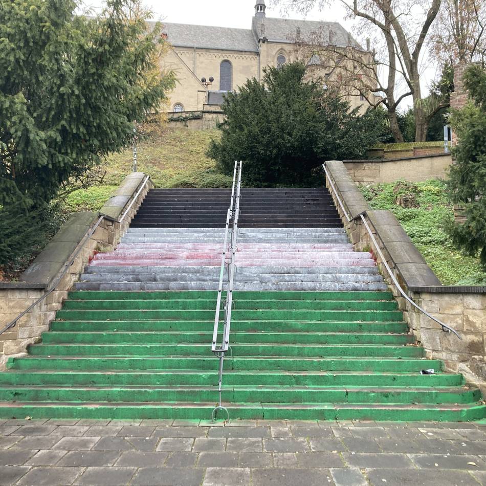 Schmierereien in Mönchengladbach: Vor Pokal-Duell zwei Treppen angemalt