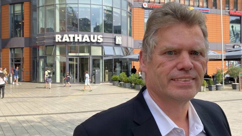 Freigestellter Kämmerer in Leverkusen: Busch: OB soll Michael Molitor zurückholen