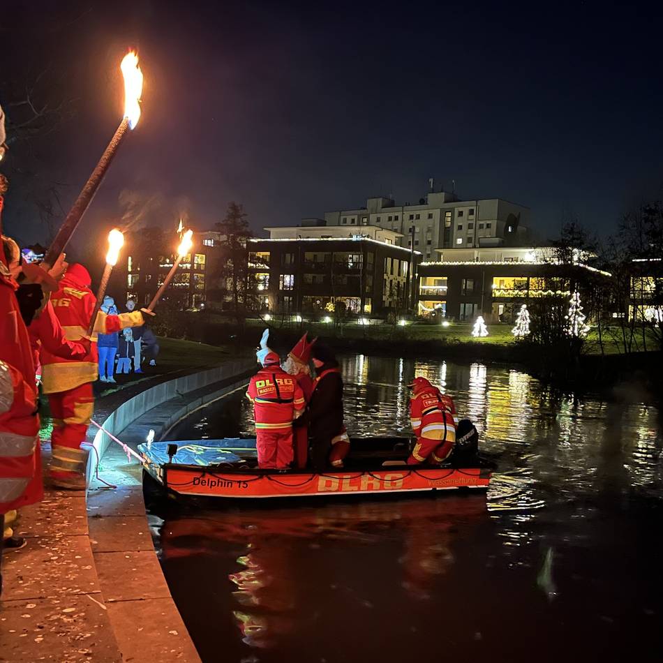 Weckmänner vom Heimatverein: Nikolaus kam über die Niers zu den Gocher Kindern