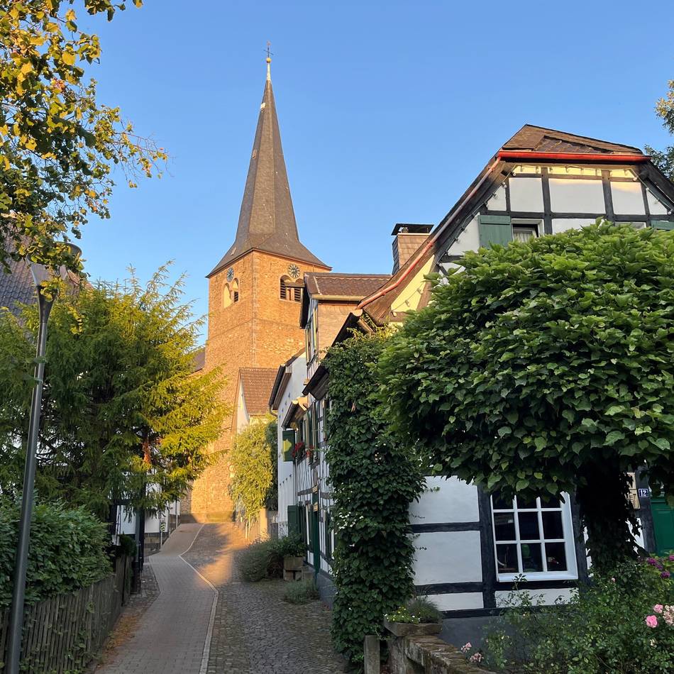 Programm der evangelischen Kirche Hilden: Hilfe für Angehörige, Spielgruppen und Osterkonzert