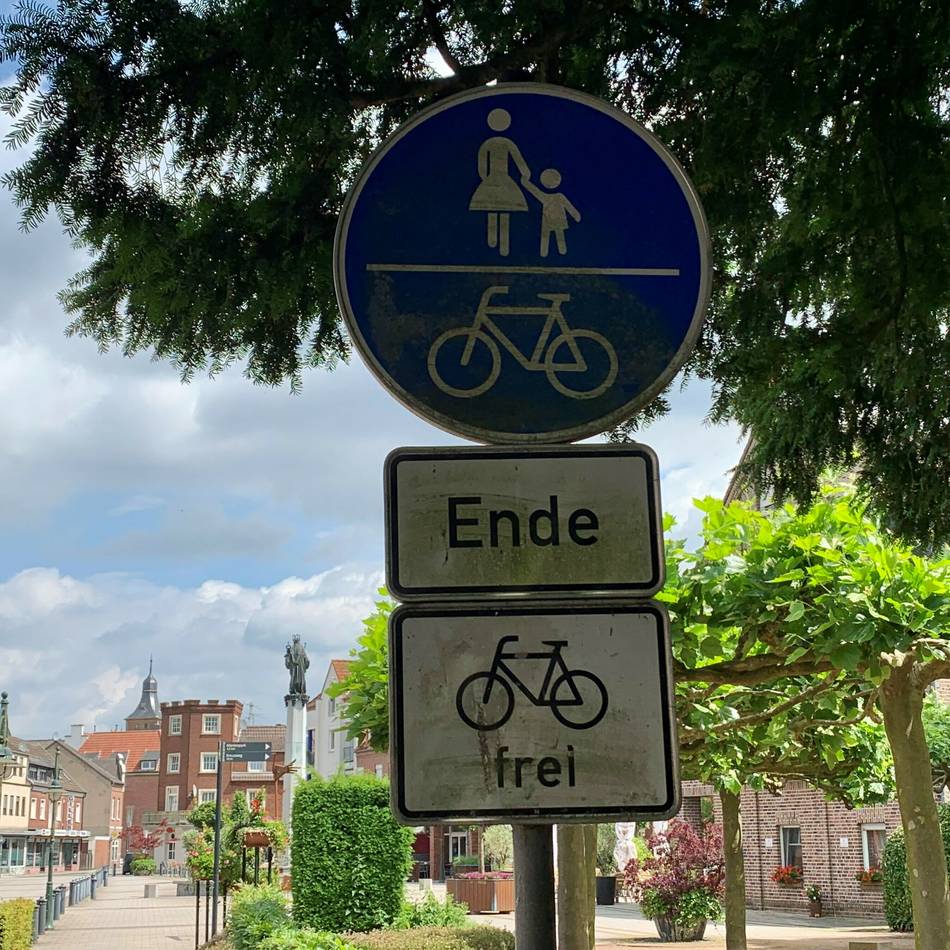 Auf Heimweg von der Antonius-Grundschule: Unbekannte wollen Schulkinder in Kevelaer weglocken – Polizei ist eingeschaltet