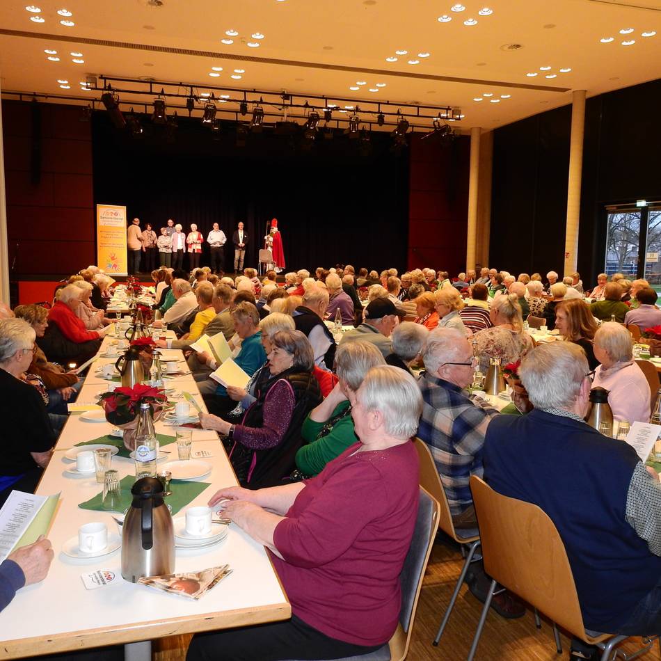 Bei Weckmann und Musik: Senioren in Weeze erlebten eine fröhliche Weihnachtsfeier