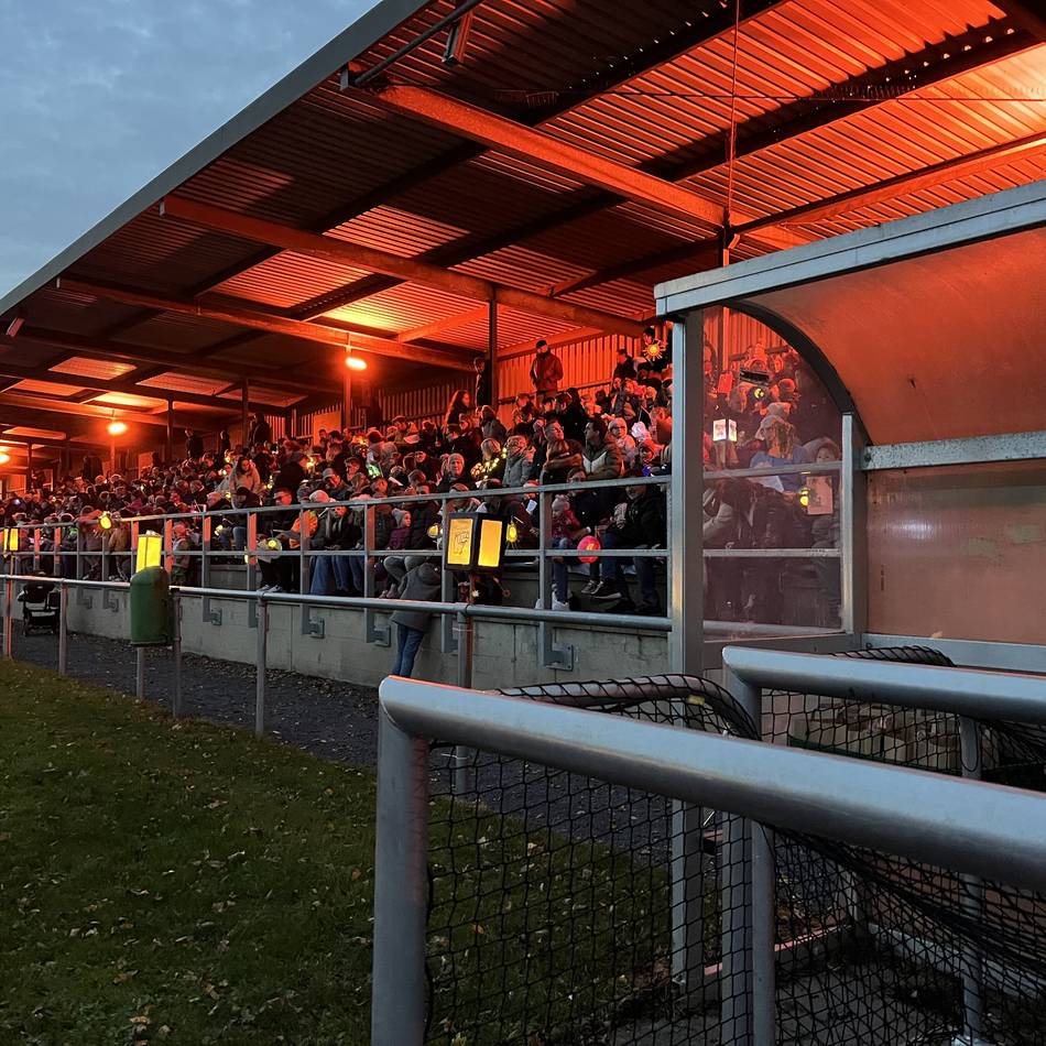Ökumenische Krippenfeier : Heiligabend geht es zum Gottesdienst ins Gocher Stadion