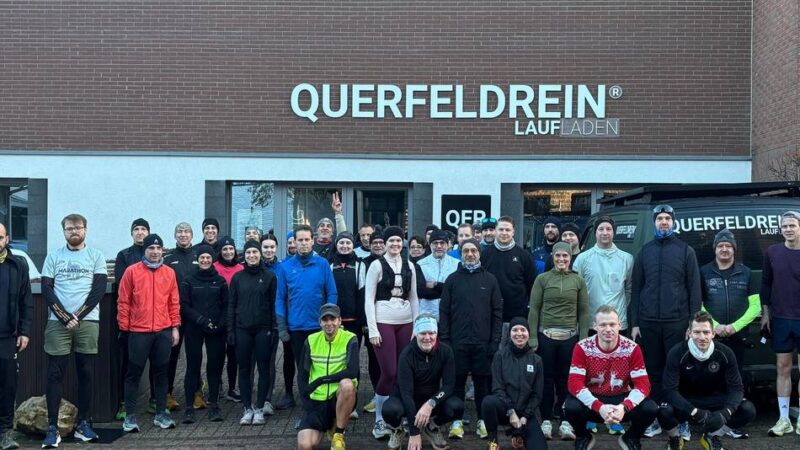 Weihnachtsbraten-Abspeck-Lauf des Querfeldrein-Laufladens: In Erkelenz purzeln die Weihnachtspfunde läuferisch