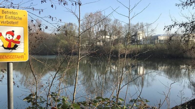 Akute Lebensgefahr: Neusser Feuerwehr warnt vor Betreten von Eisflächen