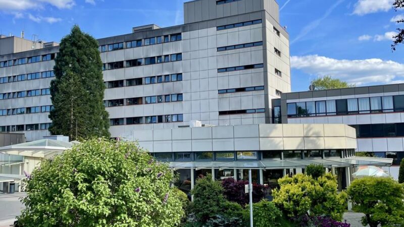 Krankenhaus Wermelskirchen: Juristischer Etappensieg – Knieprothesen bleiben möglich