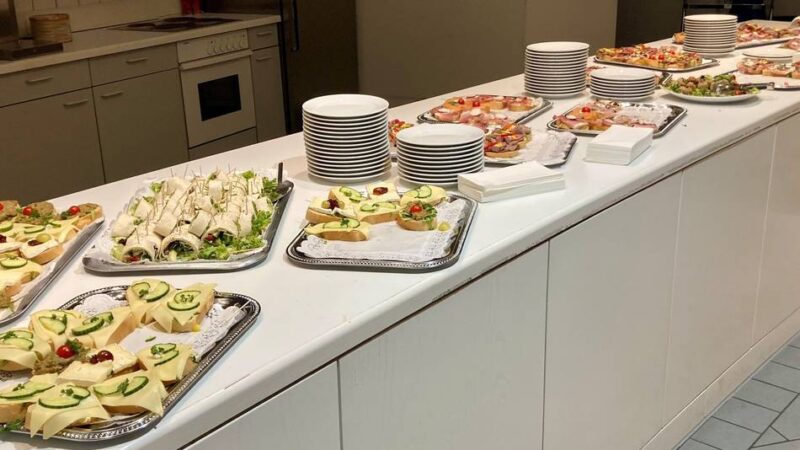 Ein Videostreaming  und die Folgen: Ein Sitzungsschnittchen aus Fürsorge