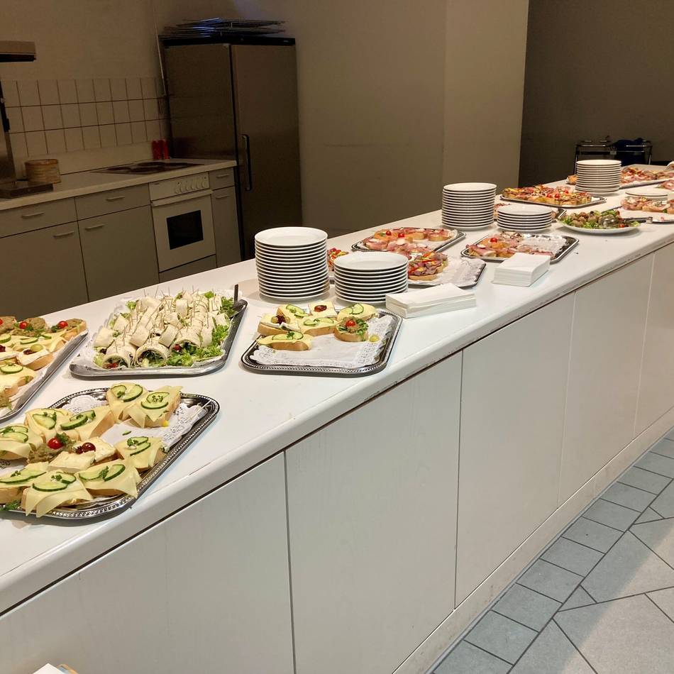 Ein Videostreaming  und die Folgen: Ein Sitzungsschnittchen aus Fürsorge