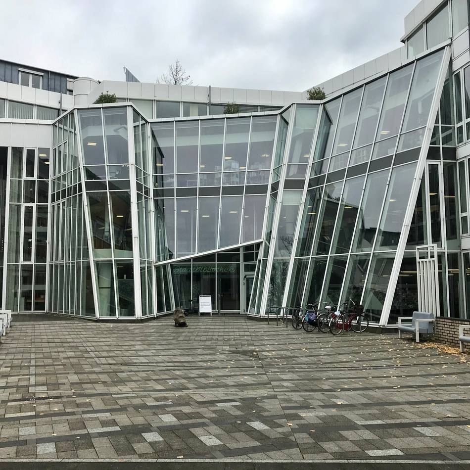 Grundsatzentscheidung zur Kaufhof-Zukunft: Erzbistum will Neusser Stadtbibliothek für Berufskolleg haben