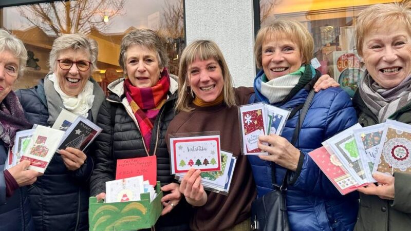 Engagement in Meerbusch: Kauf von Weihnachtskarten geht als Spende an „Meerbusch hilft“