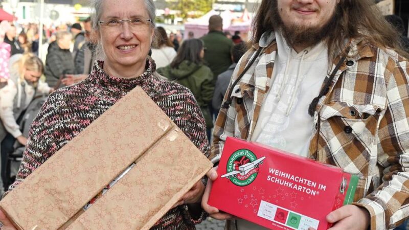 Weihnachtsaktion in Hückeswagen: Robin Wolff ist trotz weniger „Schuhkartons“ nicht enttäuscht
